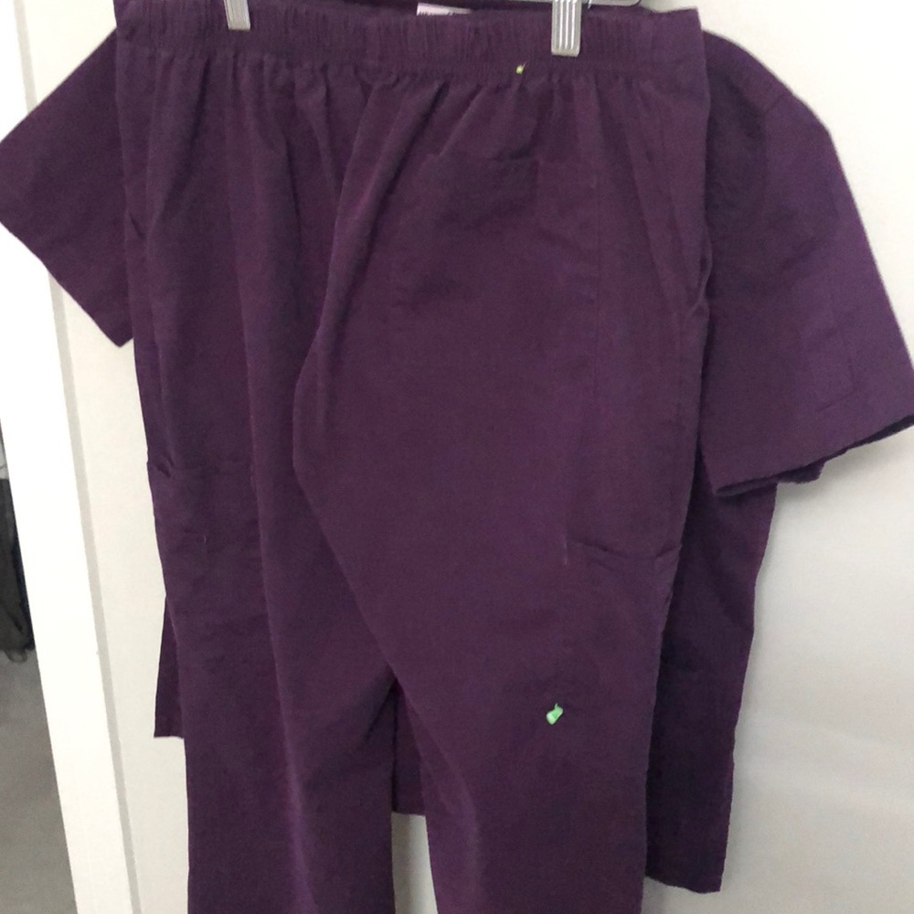 Health Pro Fresh Tech Scrub Set ๐ - Picture 5 of 5